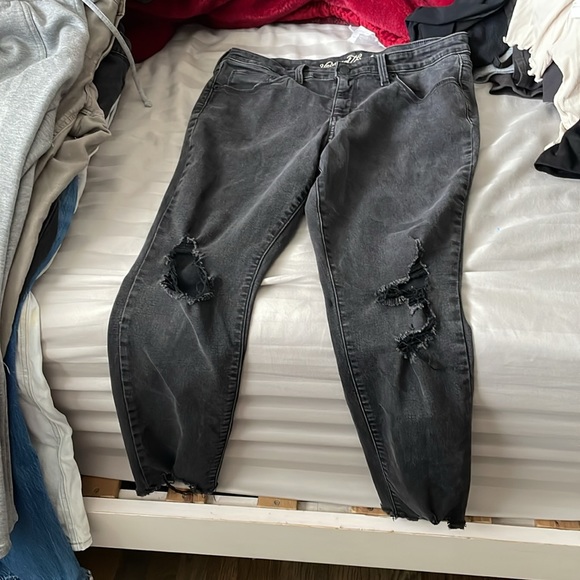 Selling 7 different jeans, DO NOT WANT ANYMORE - Picture 12 of 15